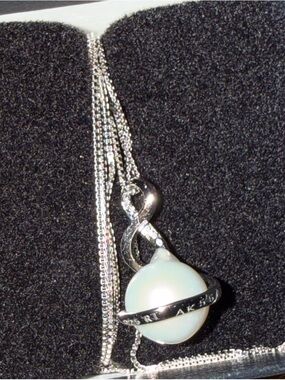 925 Sterling Silver Freshwater Pearl Necklace with Opalescent Orbit